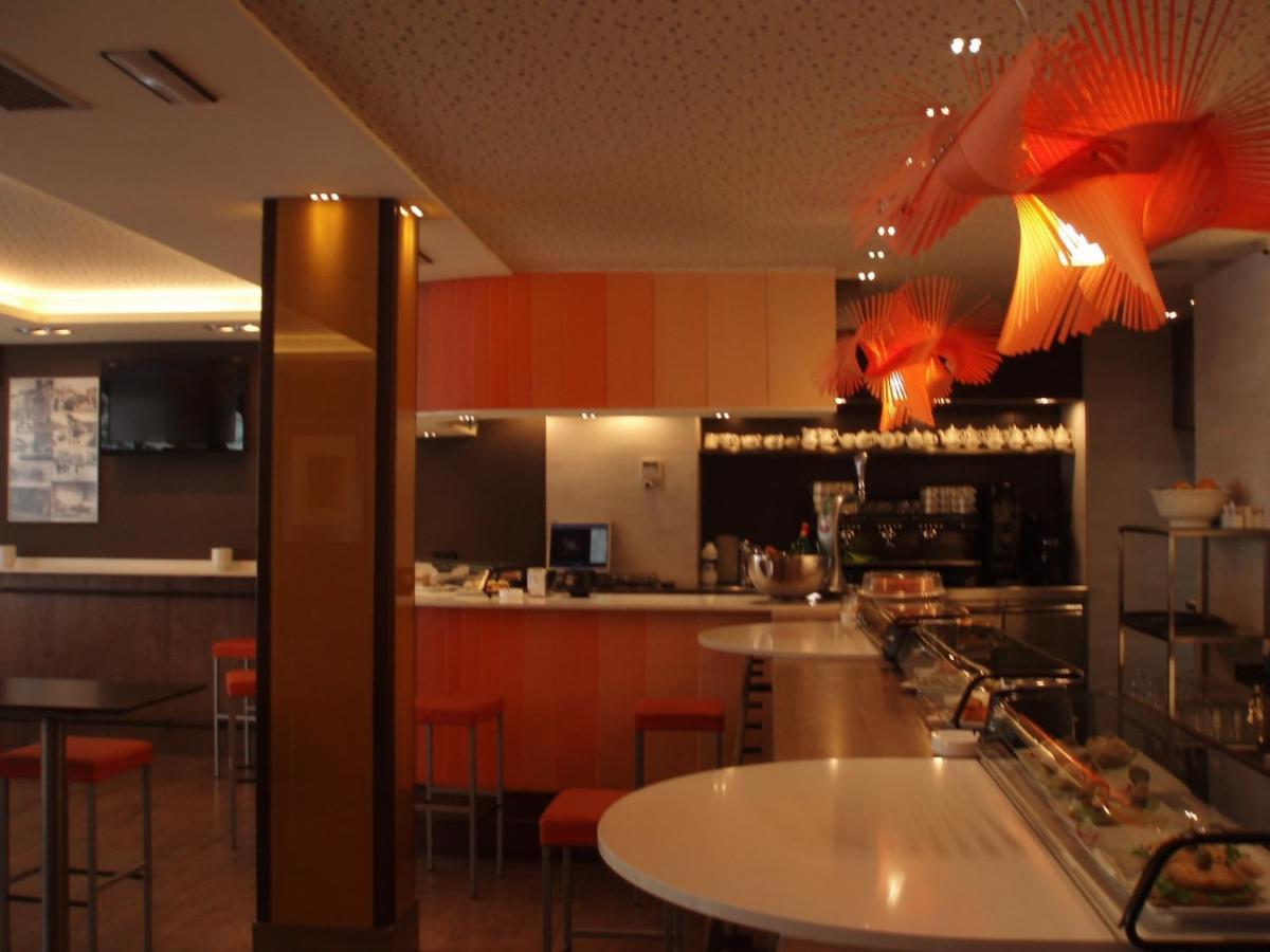 Apartamentos Ebro Рейноса Екстериор снимка